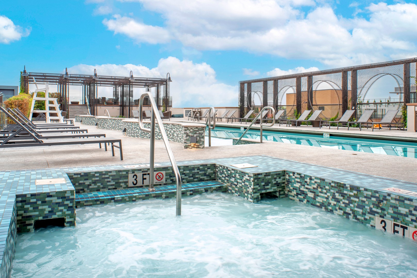 MiraFirstandM_LuxuryApartmentCommunity_Pool_NoMaWashingtonDC