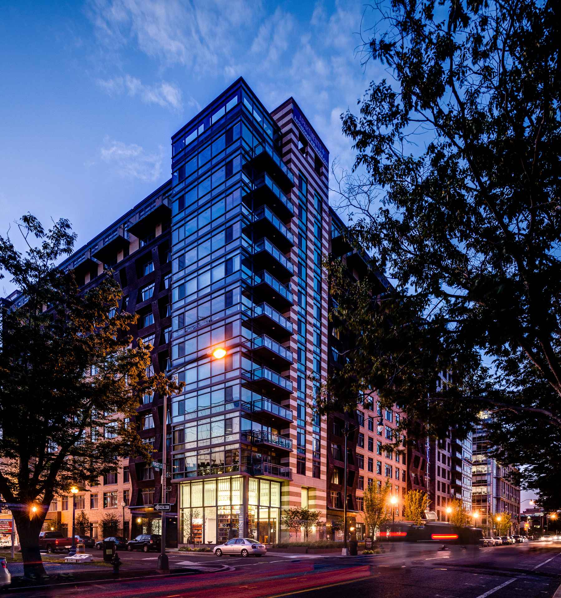 MiraFirstandM_LuxuryApartmentCommunity_ApartmentBuilding_NoMaWashingtonDC