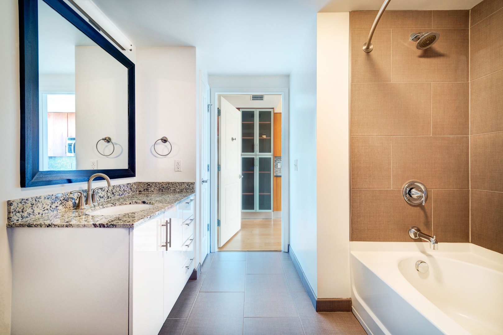 MiraFirstandM_LuxuryApartmentCommunity_Kitchen_NoMaWashingtonDC