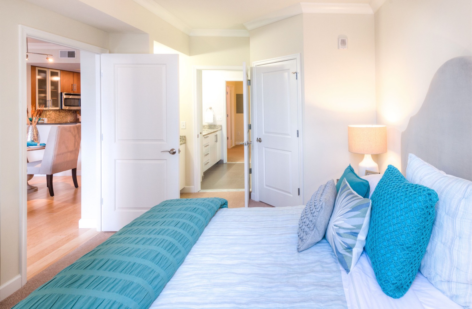 MiraFirstandM_LuxuryApartmentCommunity_Kitchen_NoMaWashingtonDC