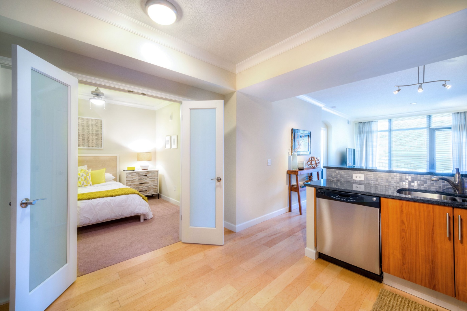 MiraFirstandM_LuxuryApartmentCommunity_Kitchen_NoMaWashingtonDC