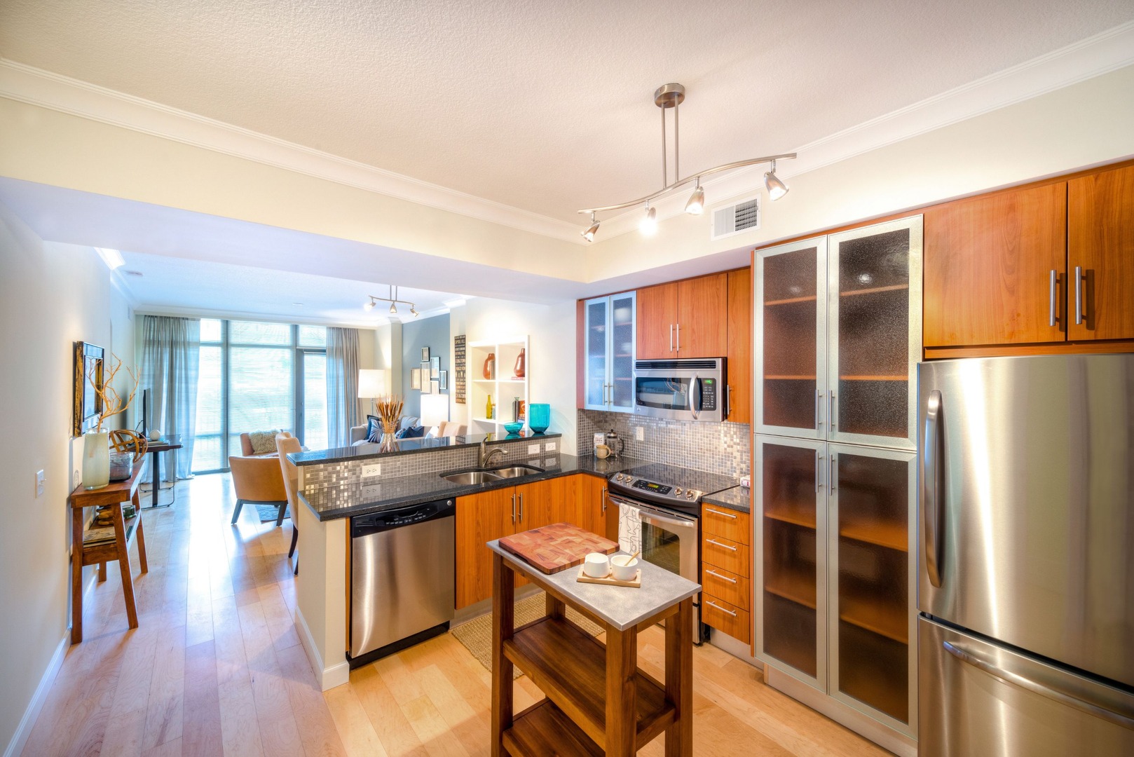 MiraFirstandM_LuxuryApartmentCommunity_Kitchen_NoMaWashingtonDC