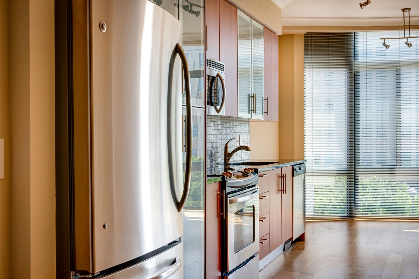 MiraFirstandM_LuxuryApartmentCommunity_Kitchen_NoMaWashingtonDC